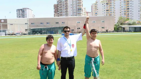 Gençlik Haftası'nda karakucak güreşleri düzenlendi