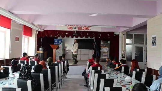Gençlik projeleriyle ödül alan Büyükşehir'den 'önce gençler' diyen eğitim faaliyetleri