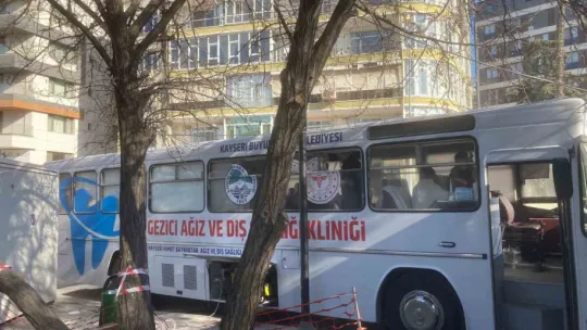 Gezici Ağız ve Diş Sağlığı Kliniği Depremzedelerin Hizmetinde