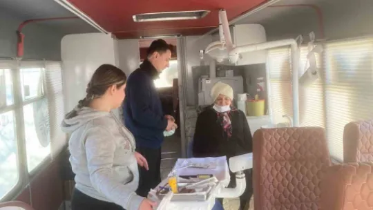 Gezici Ağız ve Diş Sağlığı Kliniği Depremzedelerin Hizmetinde