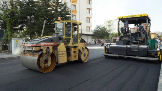 Girne Şehitler Caddesi'nde asfalt çalışması başladı