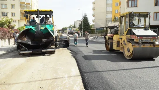 Girne Şehitler Caddesi'nde asfalt çalışması başladı
