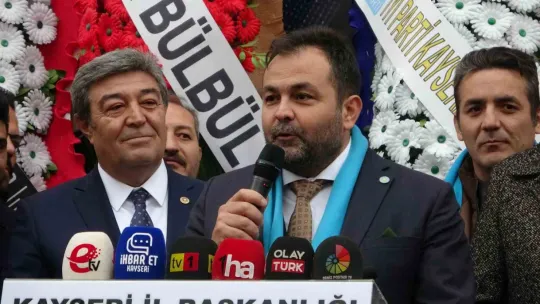 Göker Gözütok, seçim ofisini Avşar Halayı ile açtı
