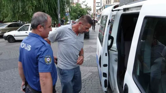 Günün kahramanı: Canı pahasına şiddet gören kadını kurtardı