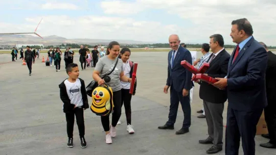 Gurbetçiler çiçeklerle karşılandı