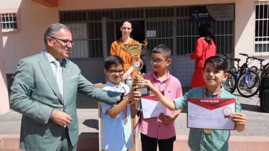 Hacılar'da karne heyecanı