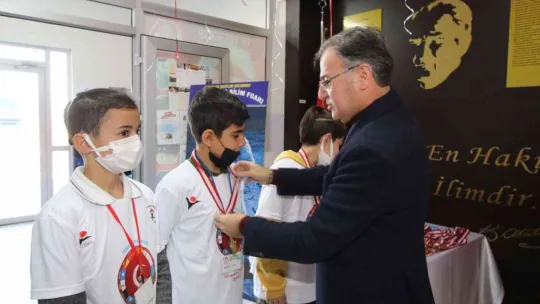 Hacılar'da TÜBİTAK Bilim Fuarı'na büyük ilgi