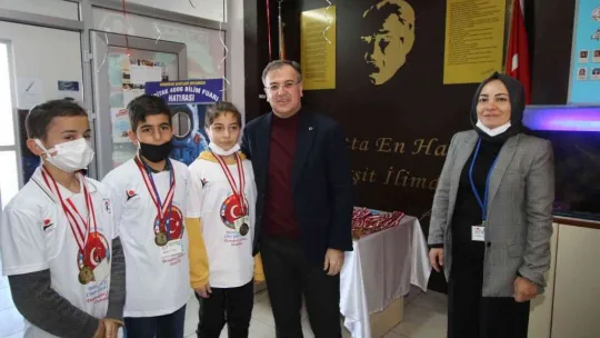 Hacılar'da TÜBİTAK Bilim Fuarı'na büyük ilgi