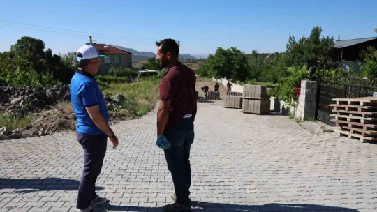 Hacılar'da yollar kilit parke ile yenileniyor
