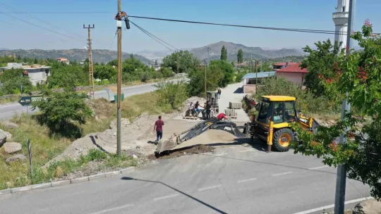 Hacılar'da yollar kilit parke ile yenileniyor