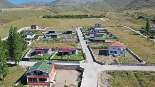 Hacılar'da yollar kilit parke ile yenileniyor