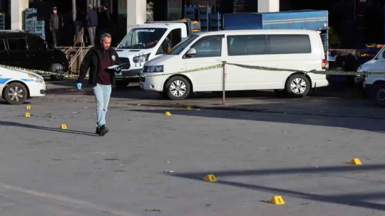Hal kompleksinde kanlı hesaplaşma: 1 ölü 2 yaralı