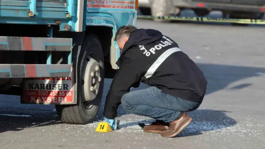 Hal kompleksinde kanlı hesaplaşma: 1 ölü 2 yaralı