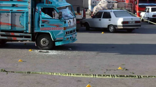 Hal kompleksinde kanlı hesaplaşma: 1 ölü 2 yaralı