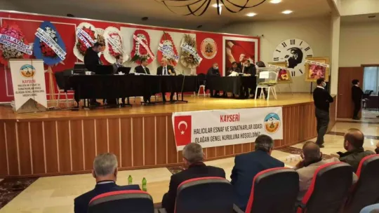 Halıcılar Odası'nda Başkan Efilti güven tazeledi