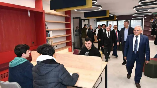 Halit Özkaya Kütüphanesi bir haftada 7 bin kişiyi ağırladı