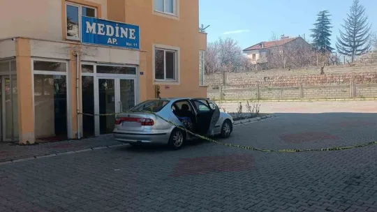 Hastaneye gitmek için bindiği otomobilde öldü