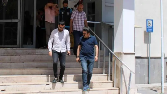 Hayali dükkanda, olmayan yedek parçalarla vatandaşları dolandıran 3 kişi tutuklandı