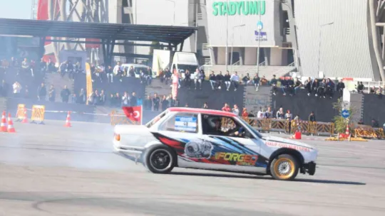 Heyecan ve Aksiyon Dolu Oto Slalom Yarışmasına Yoğun İlgi