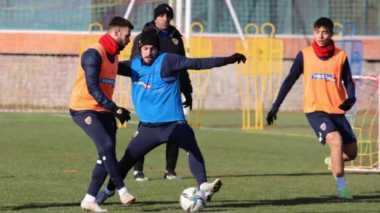 Hikmet Karaman: 'Yenilmemeliyiz, kazanmayı alışkanlık haline getirmeliyiz'