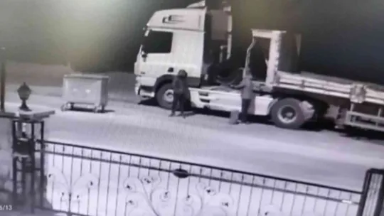 Hırsızların rahat tavırları kamerada