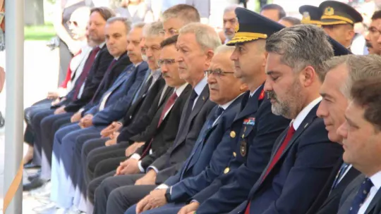 Hulusi Akar: 'O gece her Türk'ün asker doğduğunu tüm dünyaya gösterdik'