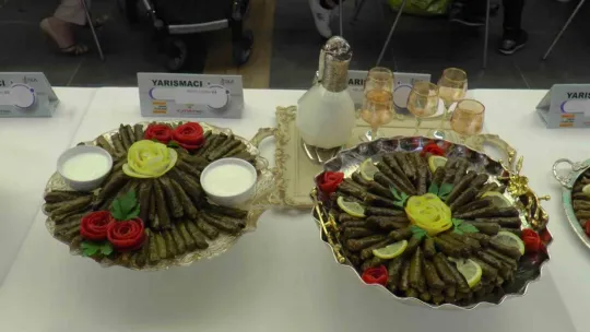 Hünerli anneler, Anneler Günü'nde en güzel sarmayı yapmak için yarıştı