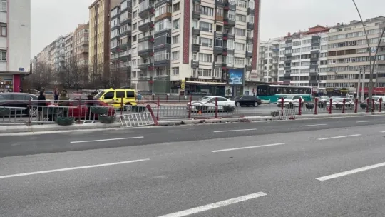 Hurdaya dönen araçtan burunları bile kanamadan çıktılar
