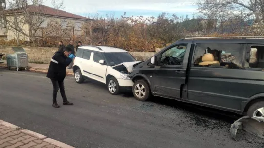 Husumetlisinin aracına çarparak durdurdu, sonra bıçakladı
