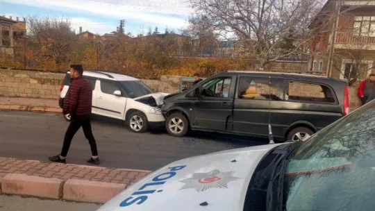 Husumetlisinin aracına çarparak durdurdu, sonra bıçakladı
