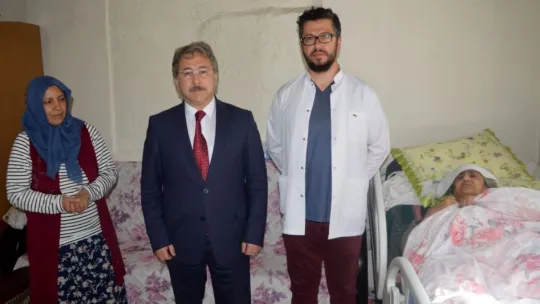 İhtiyaç sahibi hastalara motorlu hasta yatağı ulaştırılıyor