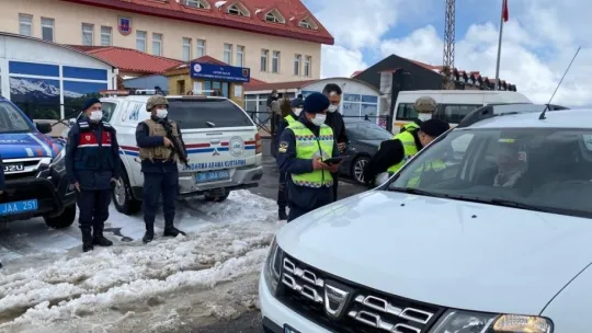 İl Jandarma Komutanı trafik denetiminde