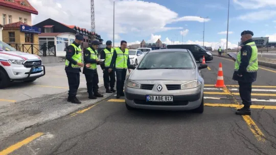 İl Jandarma Komutanı Yiğit'ten trafik denetimi