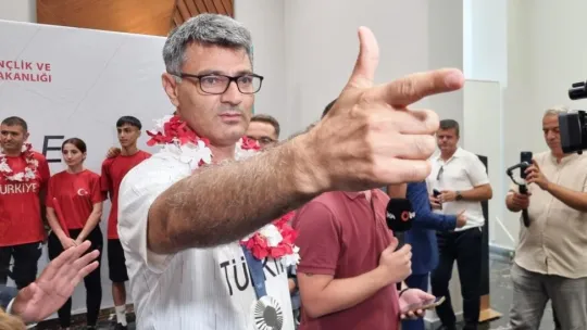 İl Müdürü Kabakcı: 'Yusuf Dikeç, sıkça bir araya geldiğim ve keyifle izlediğim bir sporcu'