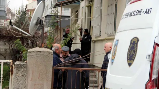 İlaç almak için çıktığı evine giremedi