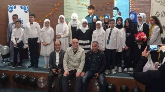 İlim Hikmet Vakfı Öğrencilerinden Duygulu Şiir Dinletisi