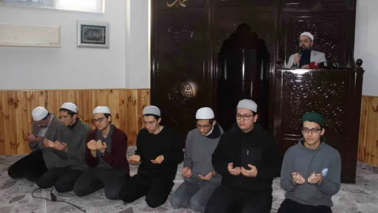 İmam Hatipli öğrencilerden şehitler için hatim