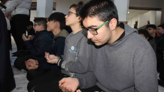 İmam Hatipli öğrencilerden şehitler için hatim