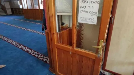 İmamın notuna aldırmadı, yardım paralarını çaldı