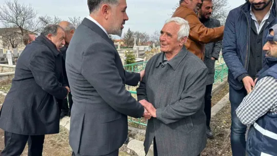 İş adamı Mehmet Özet kabri başında anıldı