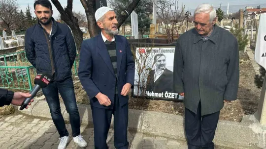 İş adamı Mehmet Özet kabri başında anıldı