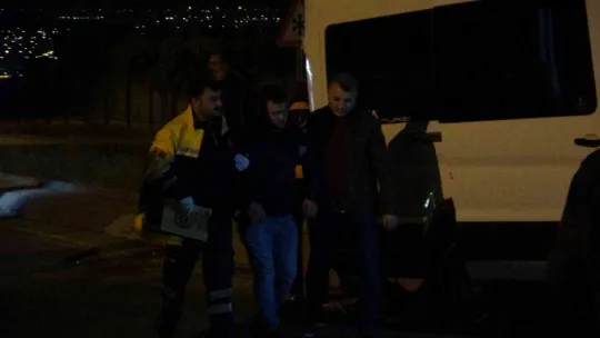 İşçi servisi sinyalizasyon direğine çarptı: 2'si ağır 9 yaralı
