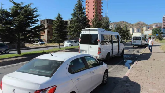 İşçi servisleri çarpıştı: 10 yaralı