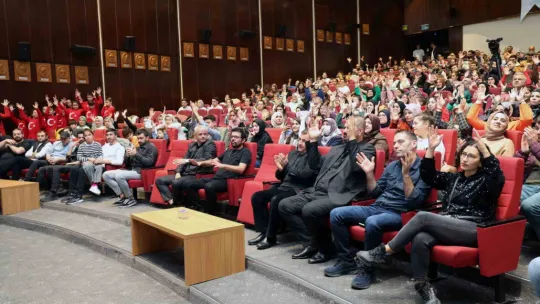 İşitme engelliler Talas'ta 'Acı ve tatlı Hayat'ı izledi