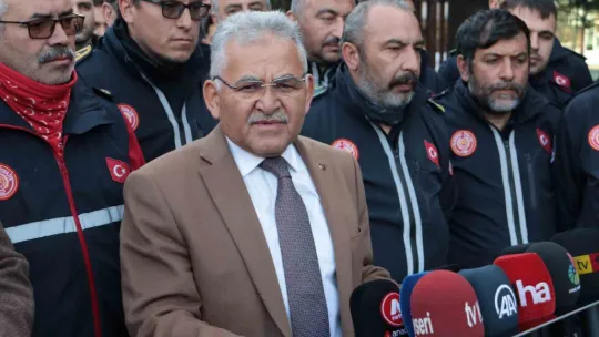 İtfaiye ekiplerini karşılayan Büyükkılıç: 'Duygusal olmamak için taş olmak lazım'
