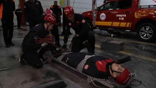İtfaiye erlerinin 'komando' gibi zorlu eğitimi