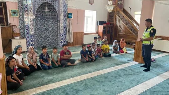 Jandarma bin 456 öğrenciye trafik eğitimi verdi