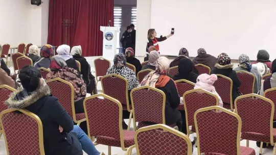 Jandarma kadınlara KADES'i anlattı