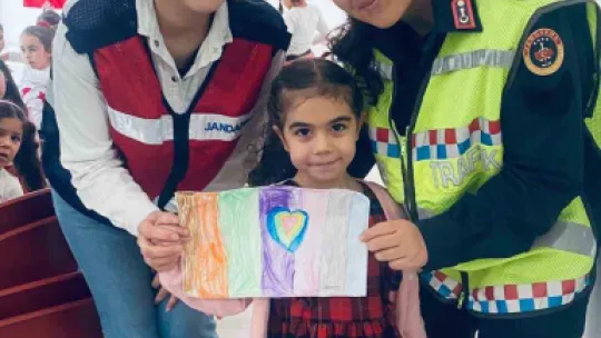 Jandarmadan anaokulu öğrencilerine trafik eğitimi