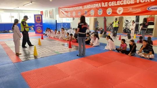Jandarmadan öğrencilere 'taekwondo' eğitimi